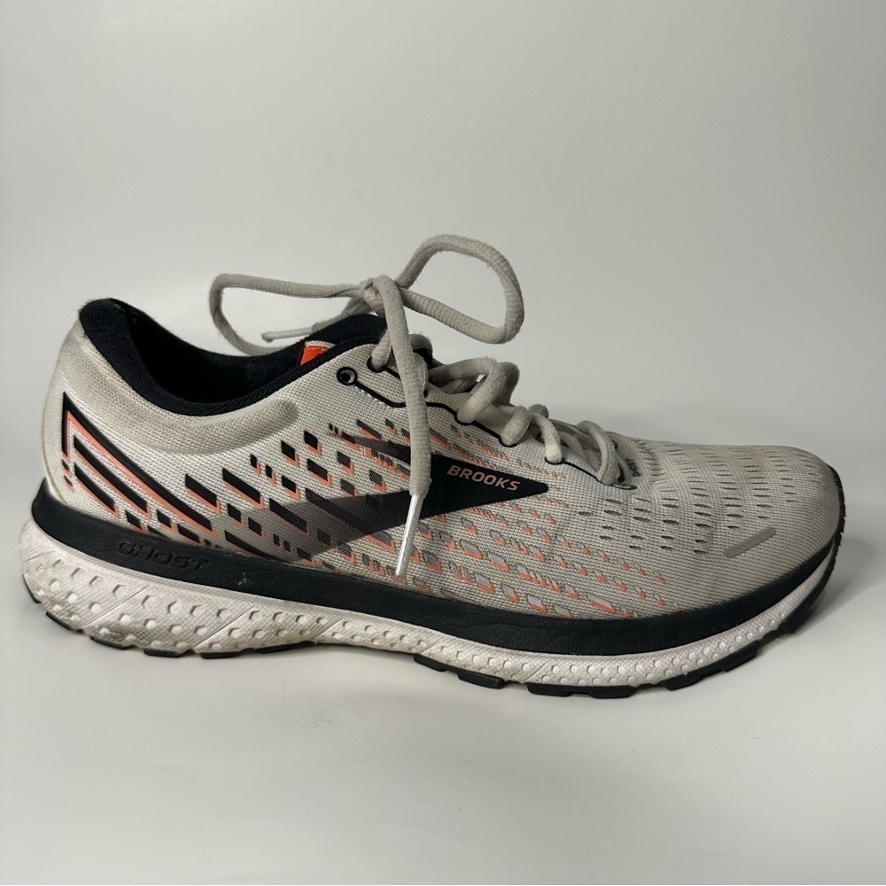Brooks Ghost 13 Running Shoes Athleisure Fitness Trainers Comfort White Pink - Picture 12 of 13